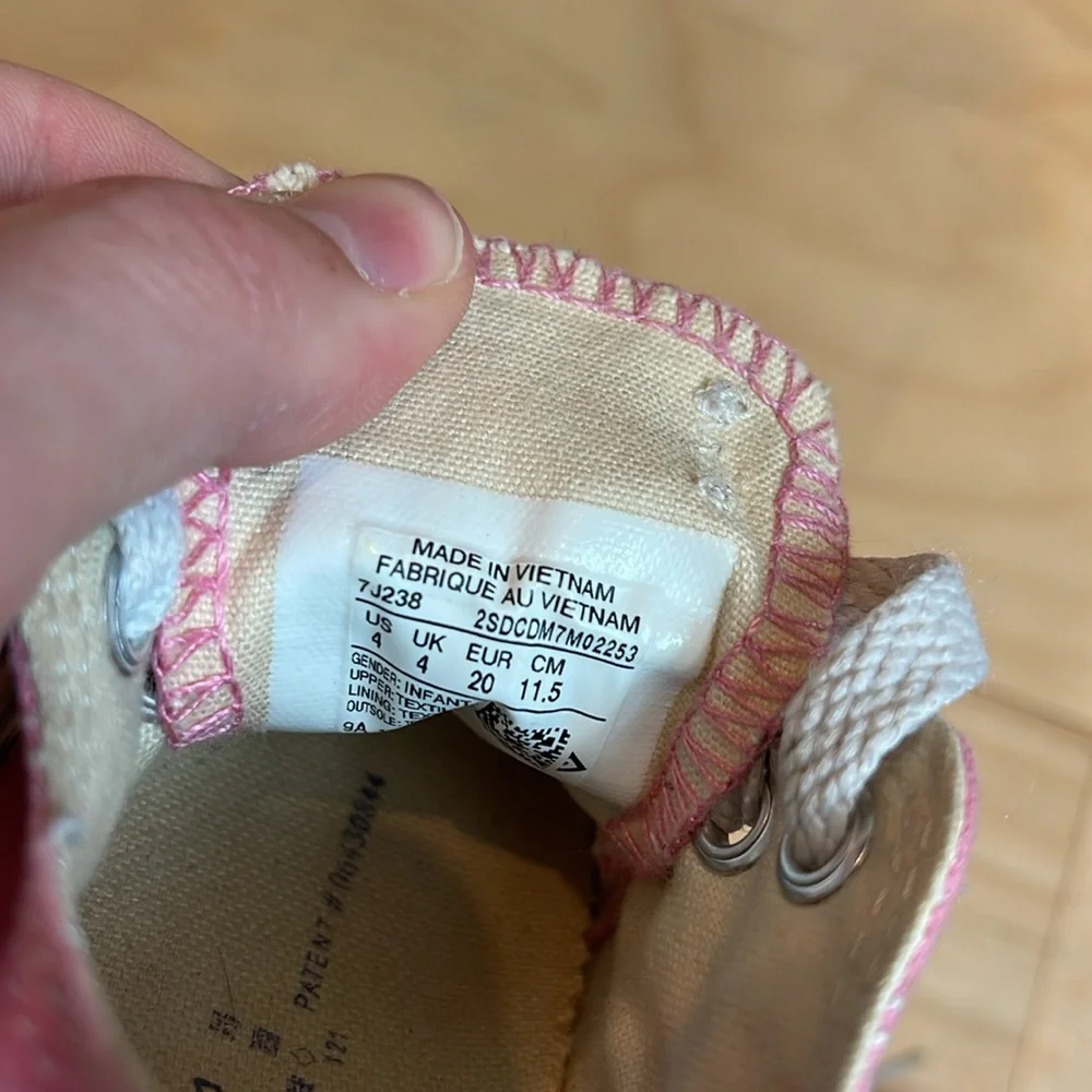 Converse Infant/Toddler Chuck Taylor Sneakers Size 4